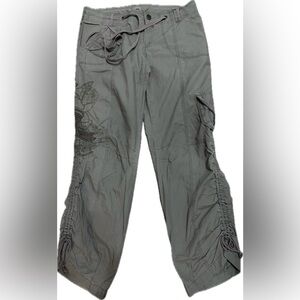 Pants by Cadie adjustable embroidered Capri  Jeans with pockets 34Waist